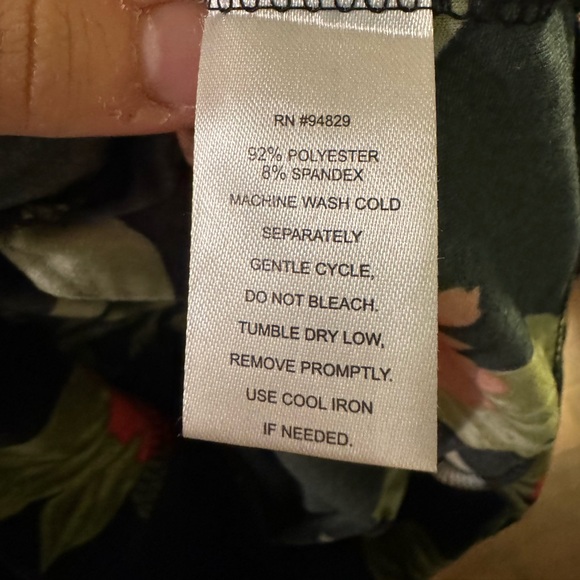 Floral crop top with twist bottom - Picture 3 of 3